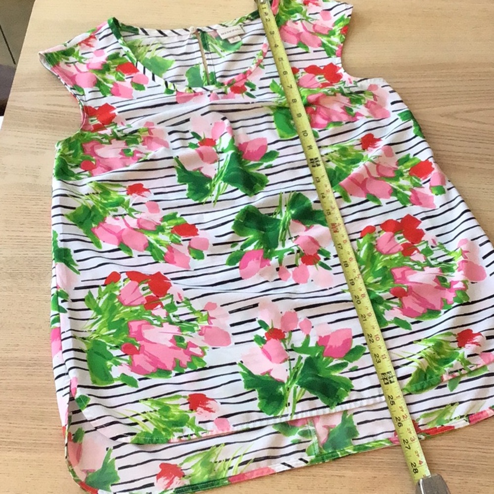 Cute Spring top! - Picture 5 of 8